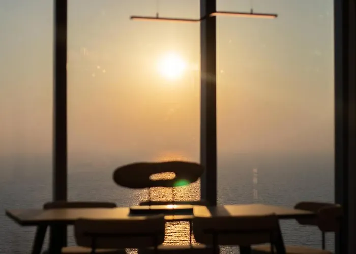 Luxury Seaview Condo - Near Jbr And Dubai Eye